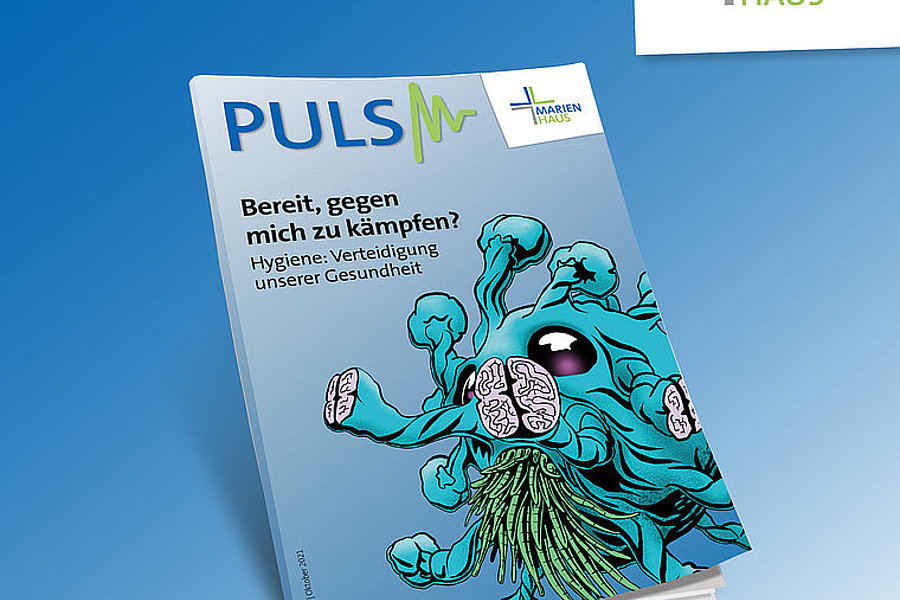 Titelseite der Zeitschrift 'PULSM' mit dem Thema Hygiene und Gesundheit, illustriert mit einer abstrakten, grünen, pflanzenartigen Figur
