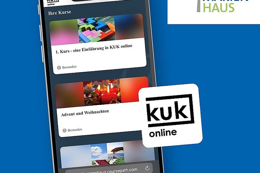 Smartphone zeigt die Kursübersicht der KUK online Plattform mit Kursen zu 'Kurs – eine Einführung' und 'Advent und Weihnachten', daneben das Marienhaus-Logo